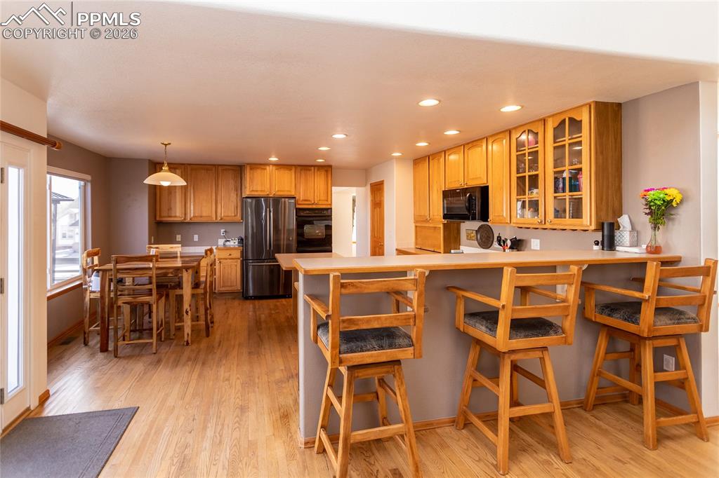 Kitchen with breakfast bar
