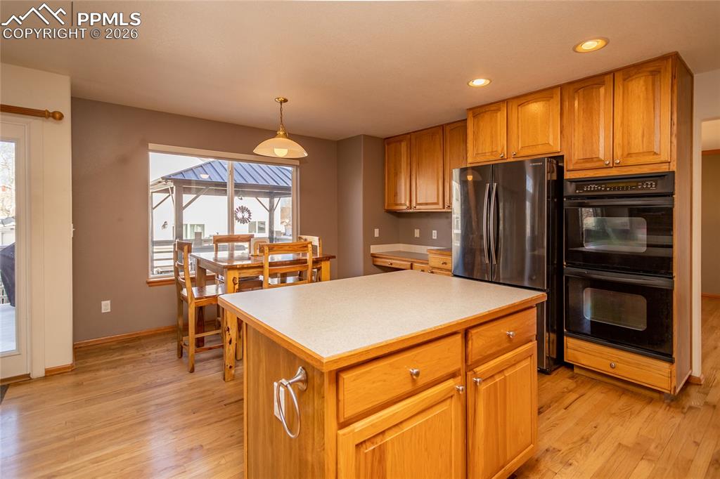 Eat-in kitchen with planning desk