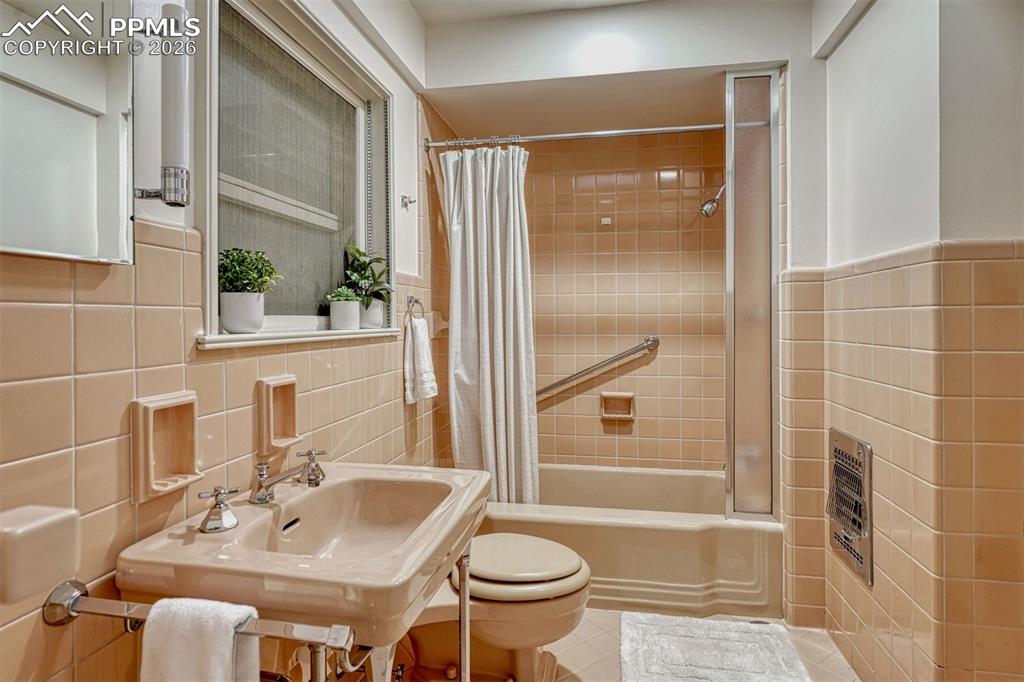 A delightful retro bathroom, impeccably maintained and full of character.
