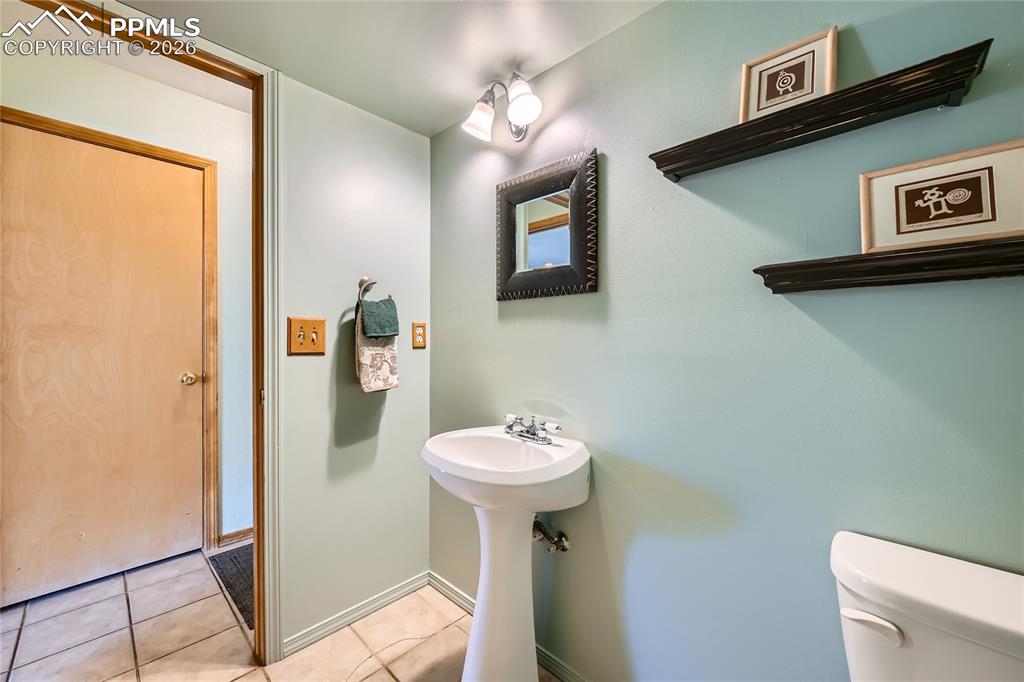 Lower level guest bath