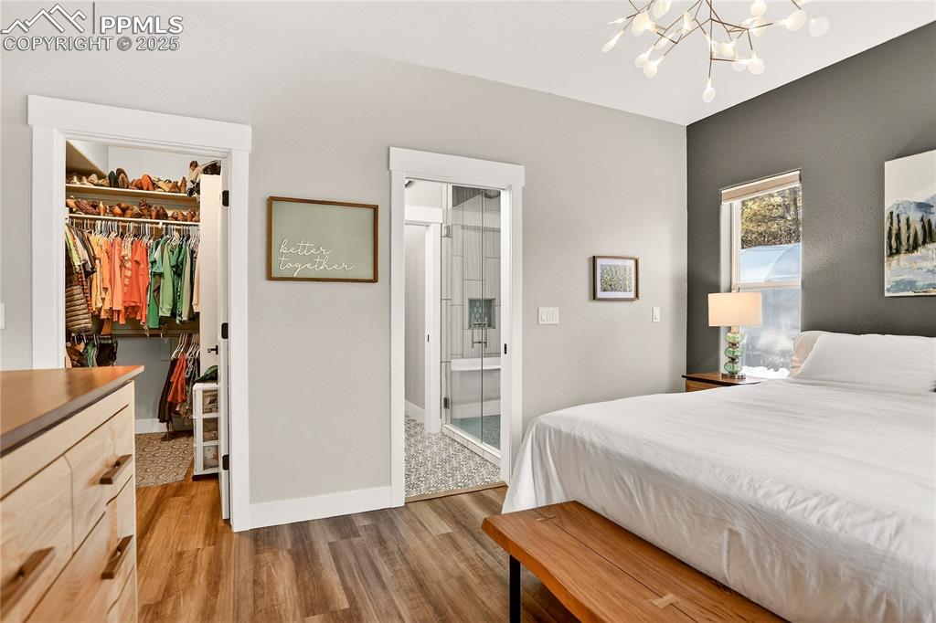 Primary bedroom has a large walk-in closet