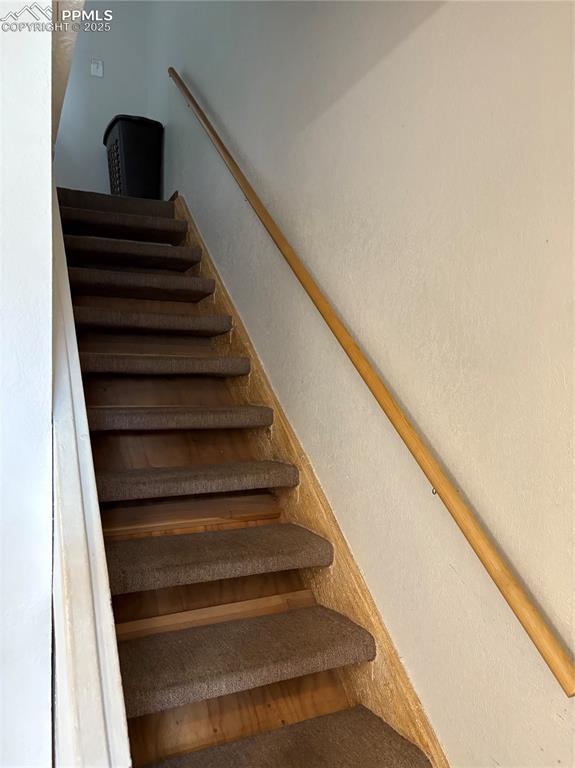 Staircase with a textured wall