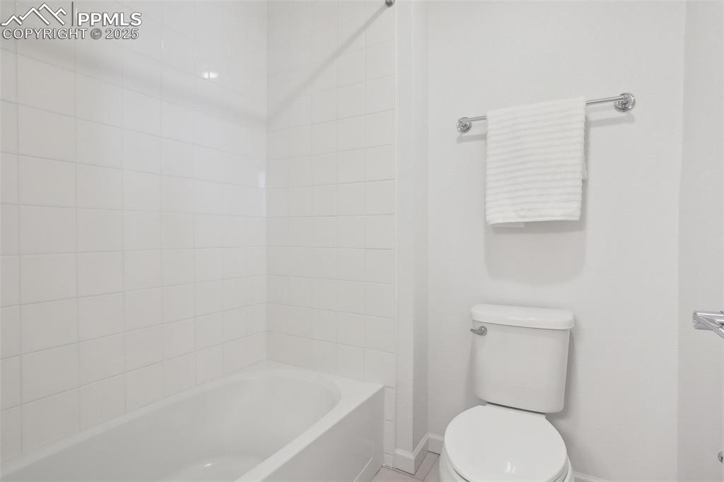 Full Bath adjoins 2 bedrooms