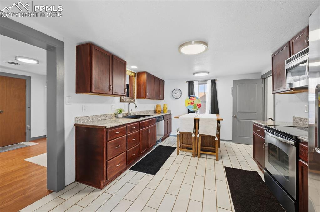 Plenty of room for several chefs in the house. 