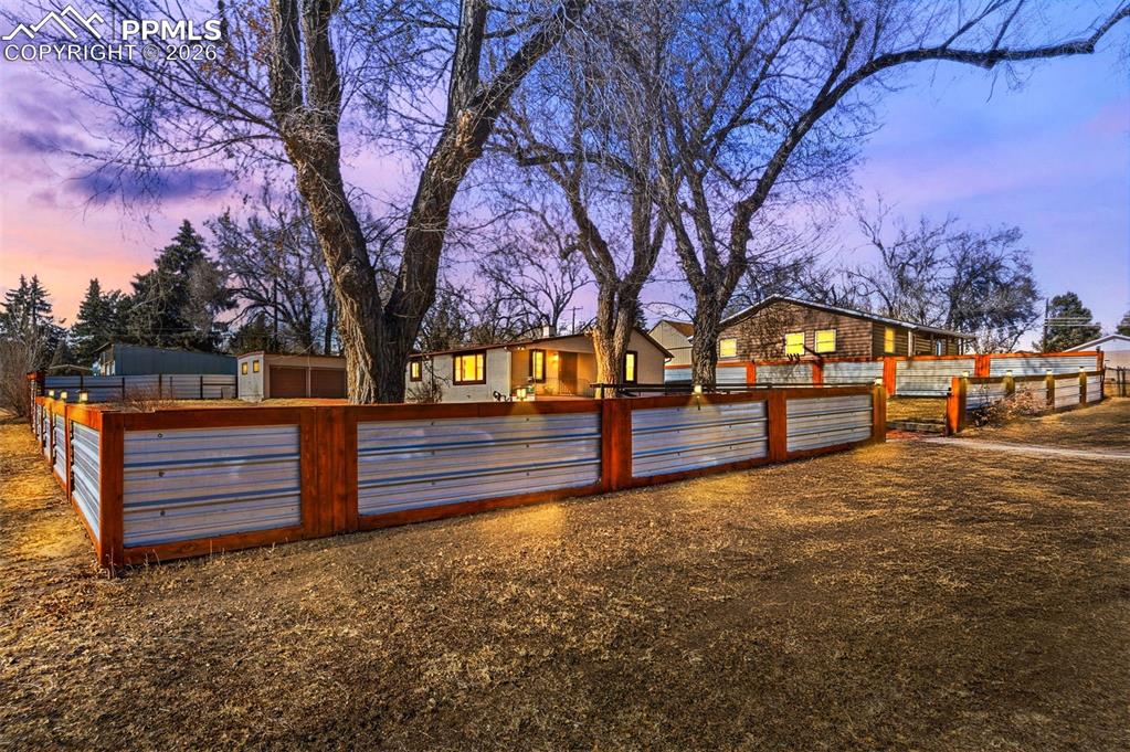 1126 McArthur Avenue photo 2