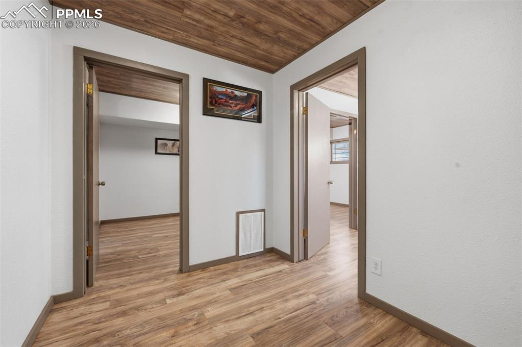 This 400' s/f ADU offers 3 nice rooms and a generous entry way.