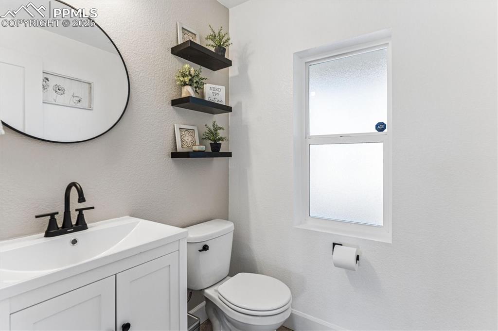 Main level Powder Bath