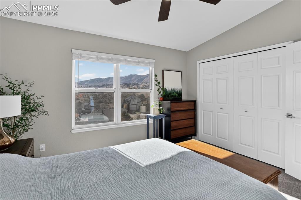 Views to mountains from both bedrooms