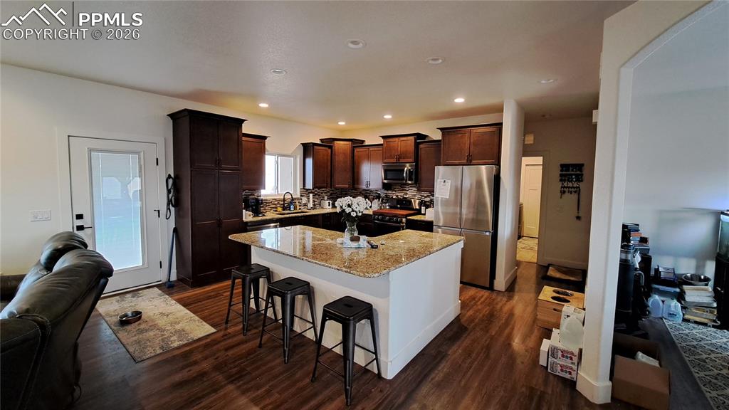 Granite Counter tops
Beautiful cabinets + all appliances stay