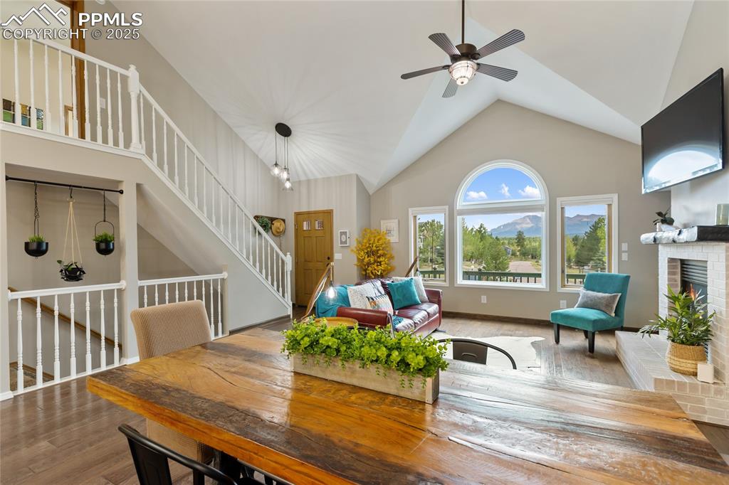 Spacious space for entertaining or relaxing