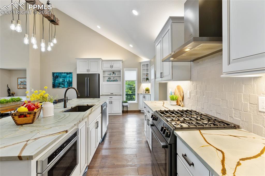 5 burner gas Bosch oven with warming drawer, recirculating vent fan and light