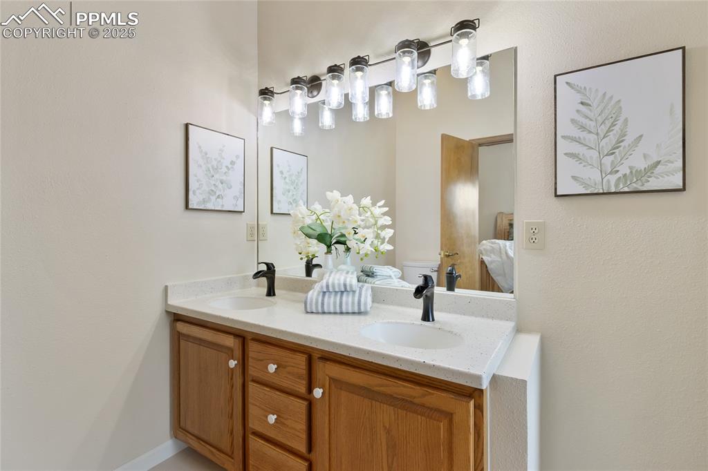 Double vanity in upper level suite