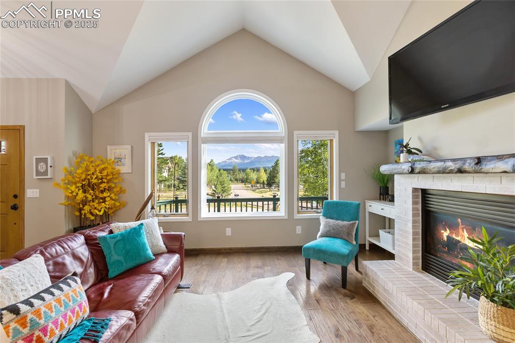 220 Crestwood Drive photo 3