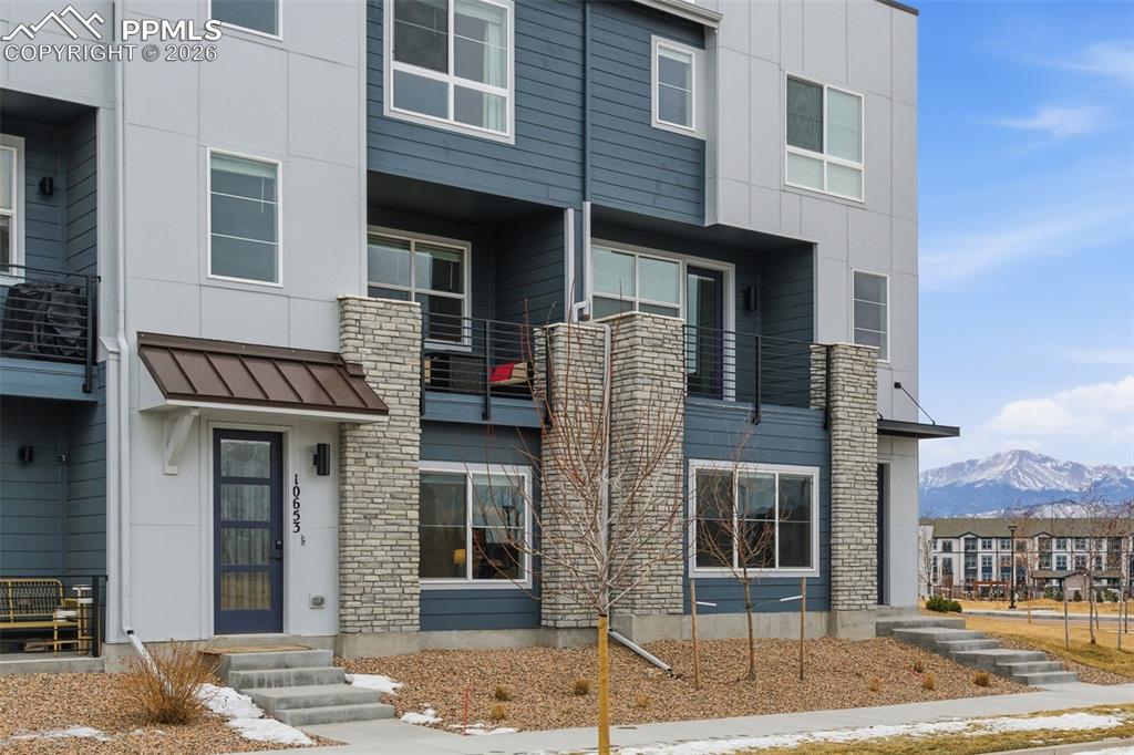 Notice Pikes Peak on the right?