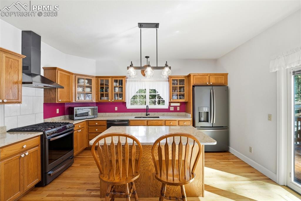 Gas Range with Hood Vent