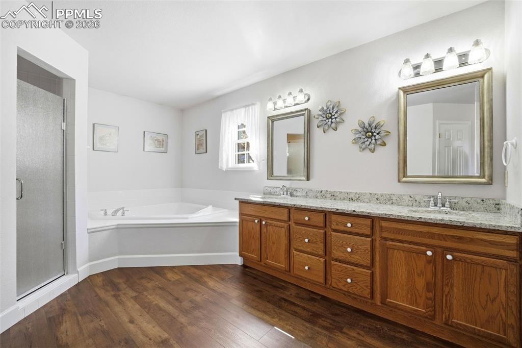 Primary Bathroom with Dual Vanities, Quartz Countertop