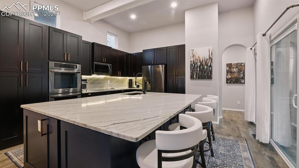 Breakfast bar to enjoy informal dining and conversations with the chef.