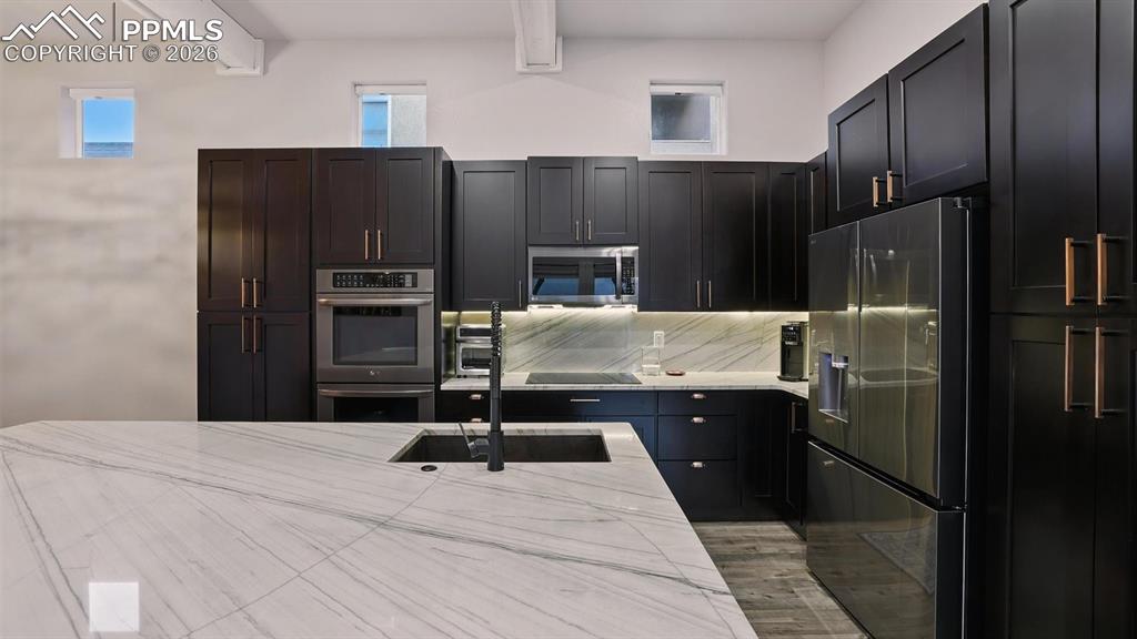 Appliances include a cooktop, double ovens, dishwasher, microwave, and French door refrigerator.