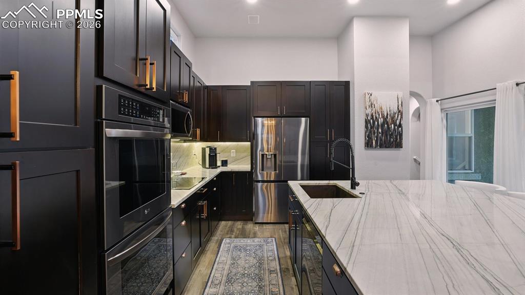 Gorgeous quartzite countertops.