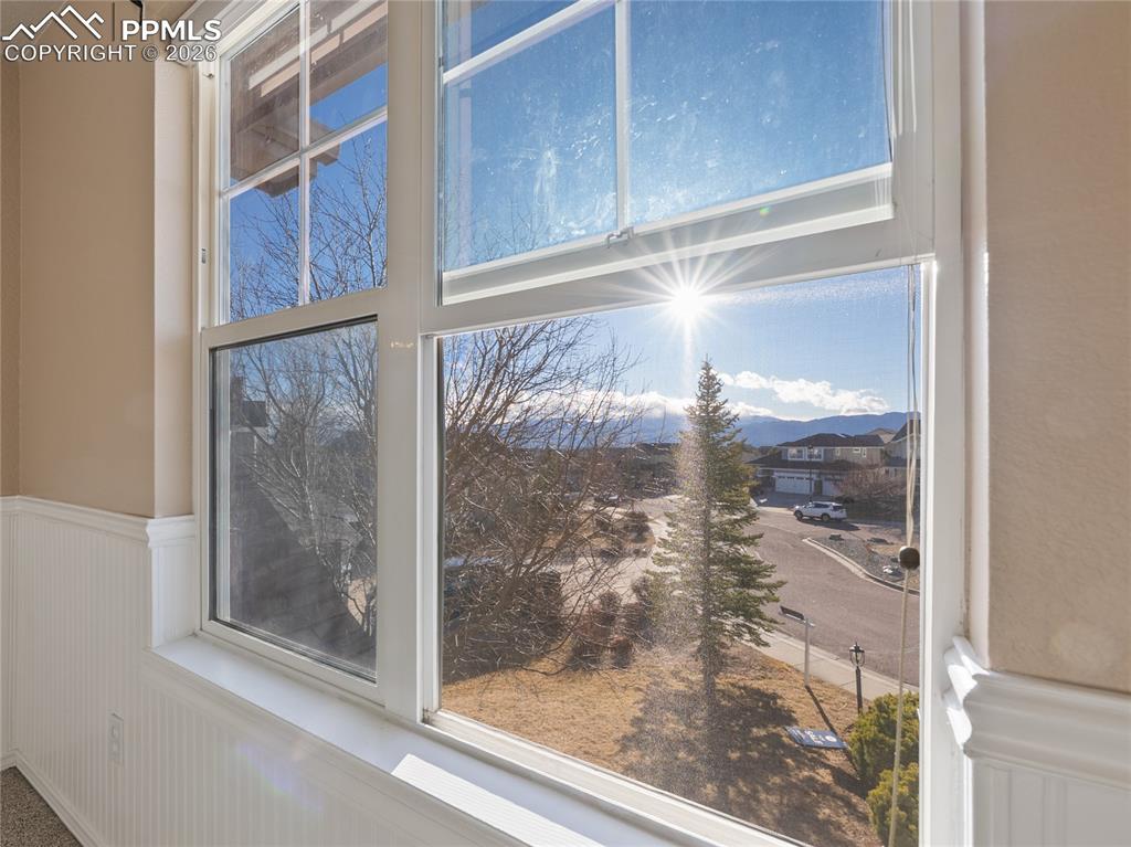 Detailed view of wainscoting and a decorative wall