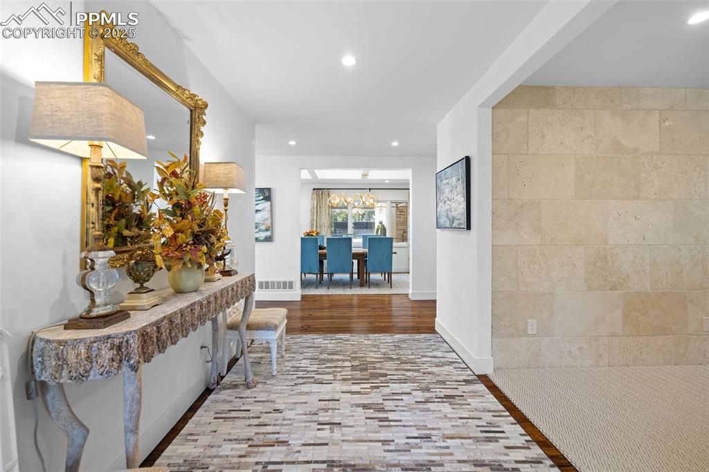 18 2nd Street photo 2