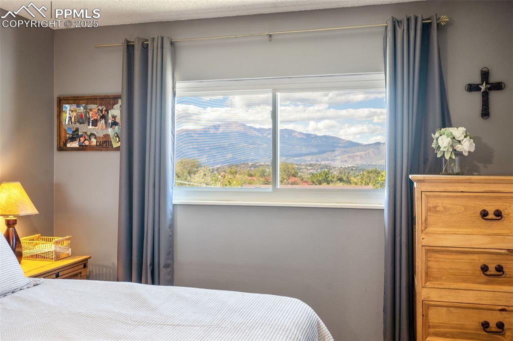 Beautiful Pikes Peak and mountain views in this home!