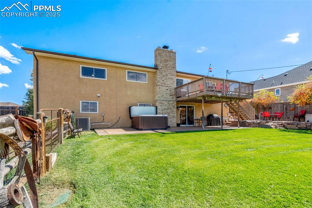 Amazing backyard space - fully fenced yard providing lots of room for your kids or pups to run and play!