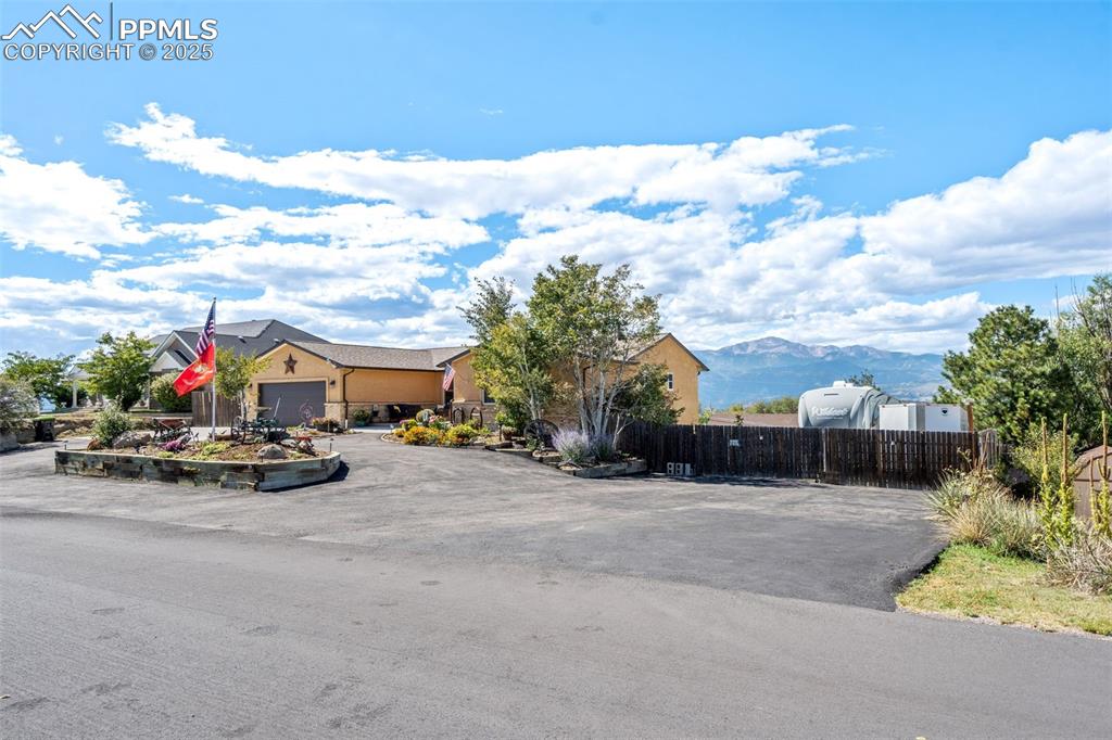 Fabulous mountain views from this beautiful home!