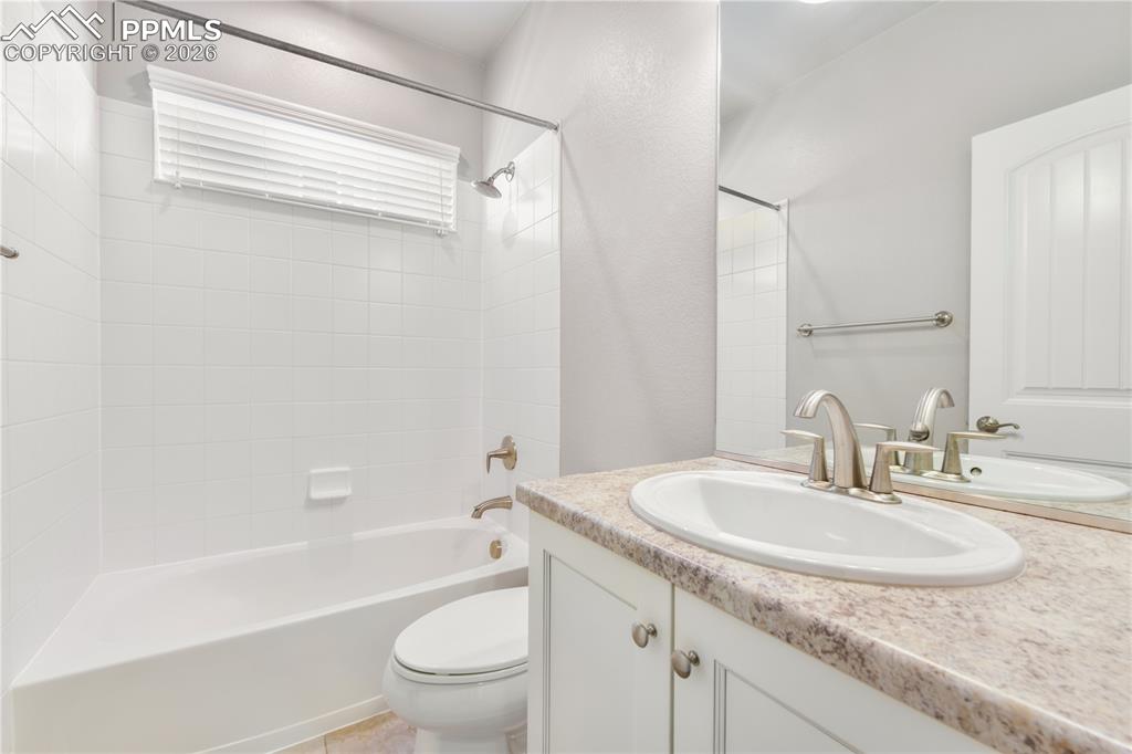 Main level full bath