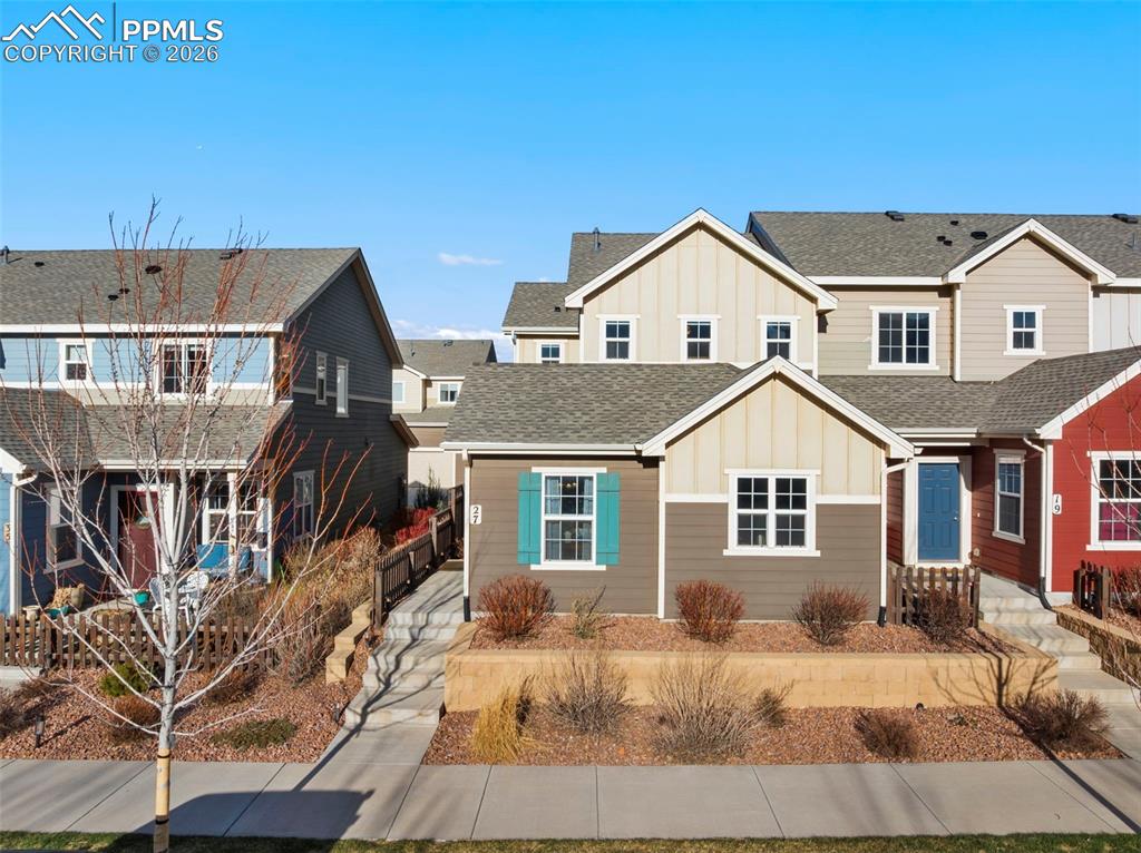 Community maintained front landscaping 