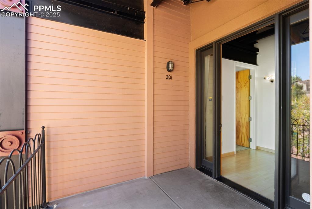 906 Manitou Avenue #201 photo 2