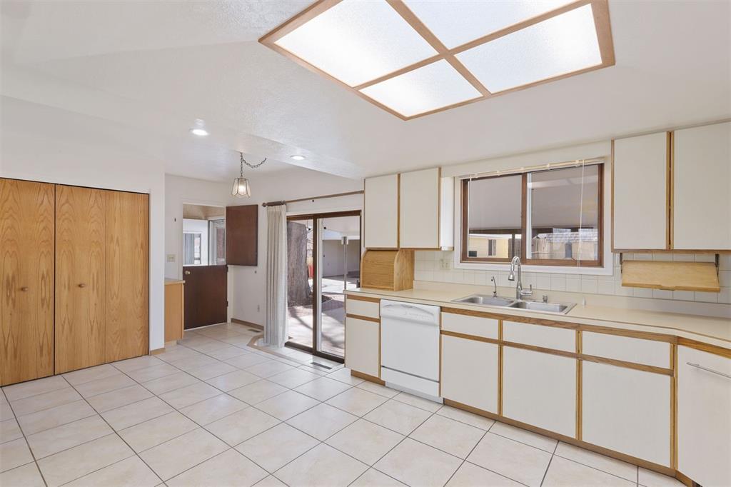 718 Querida Drive photo 3