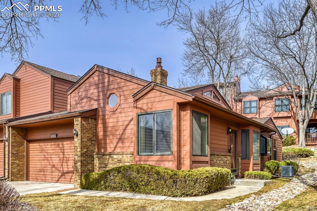 4961 Daybreak Circle photo 2