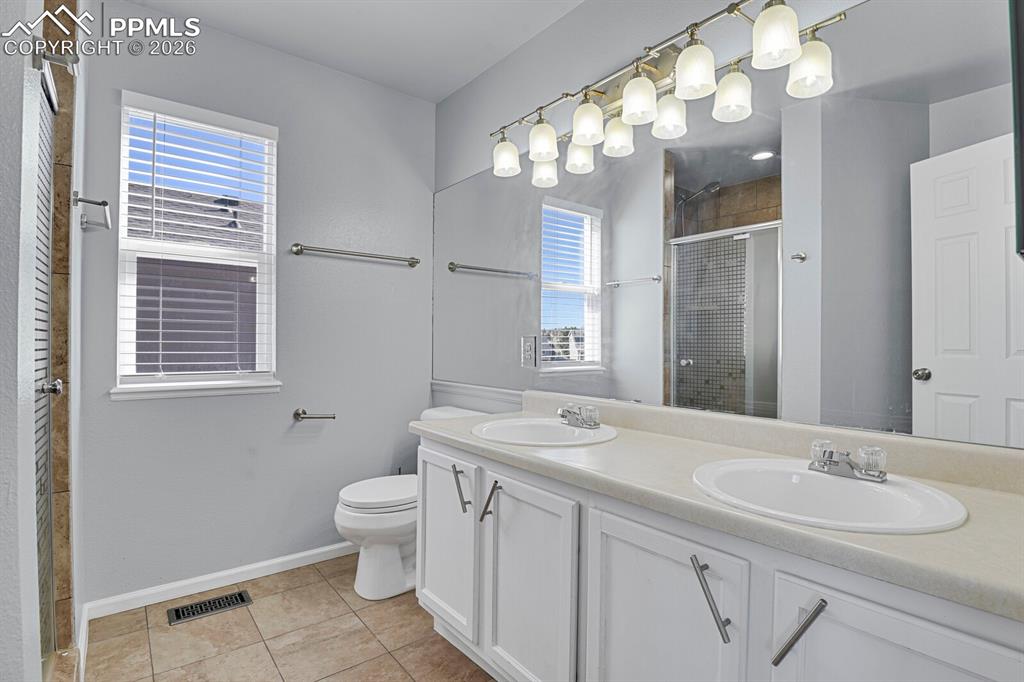 Primary Suit - Upper Level