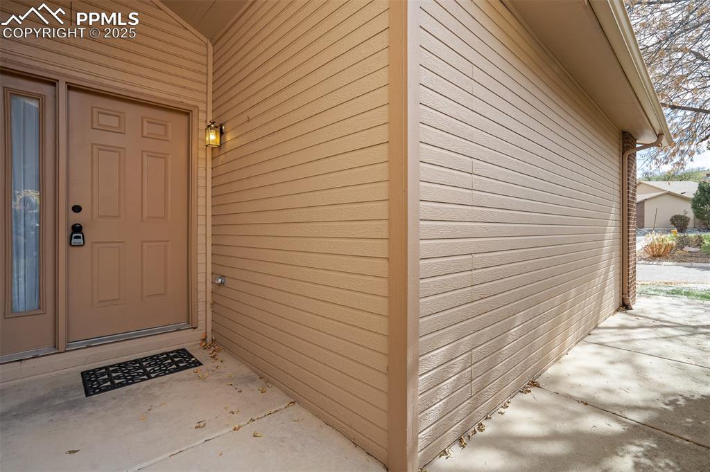 1528 Shane Circle photo 2