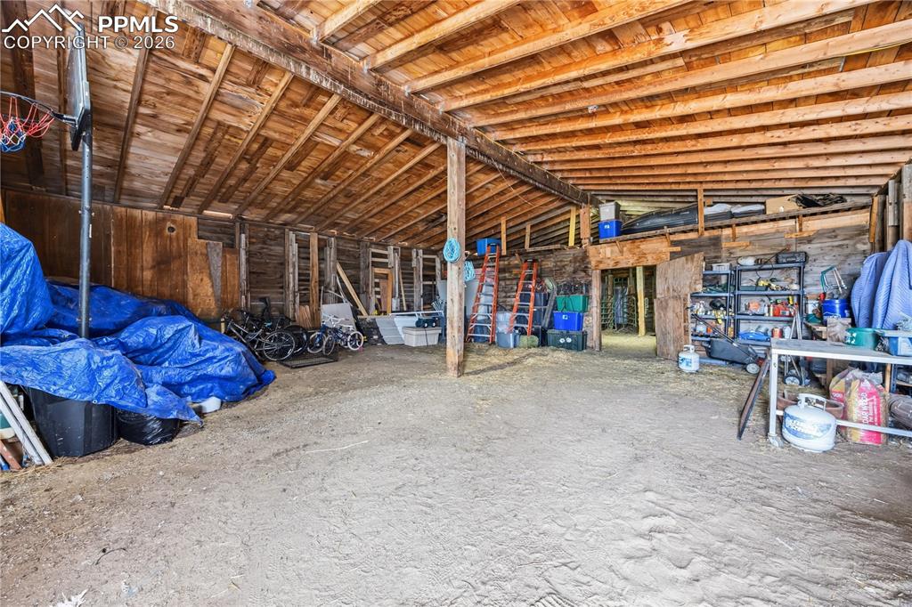Miscellaneous room with lofted ceiling