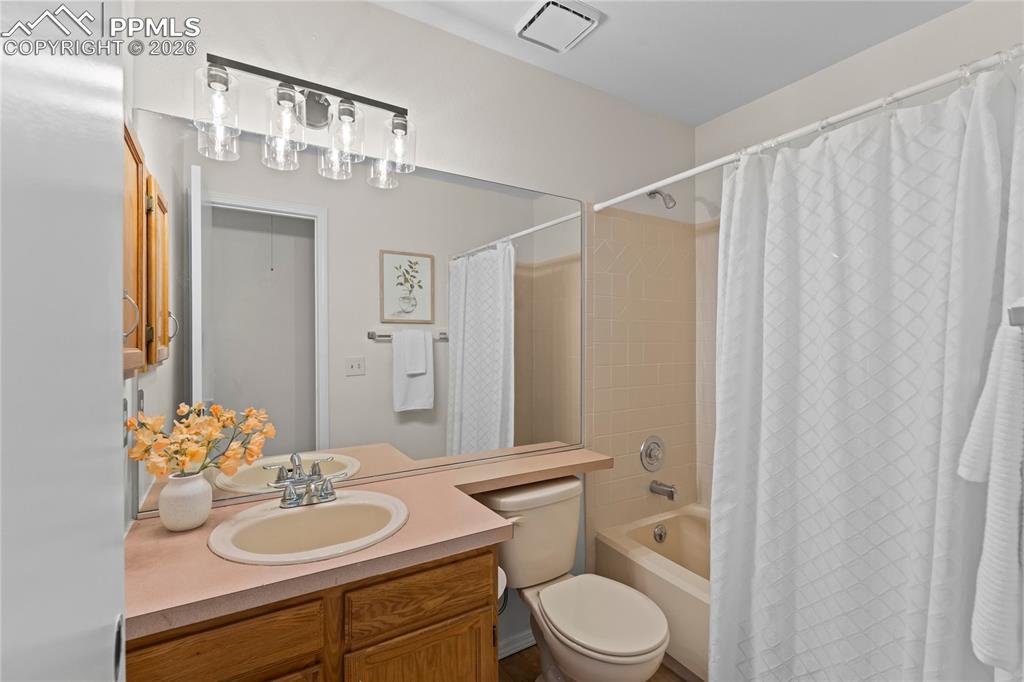 Upper level full bath