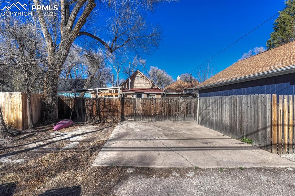 Parking space behind the home