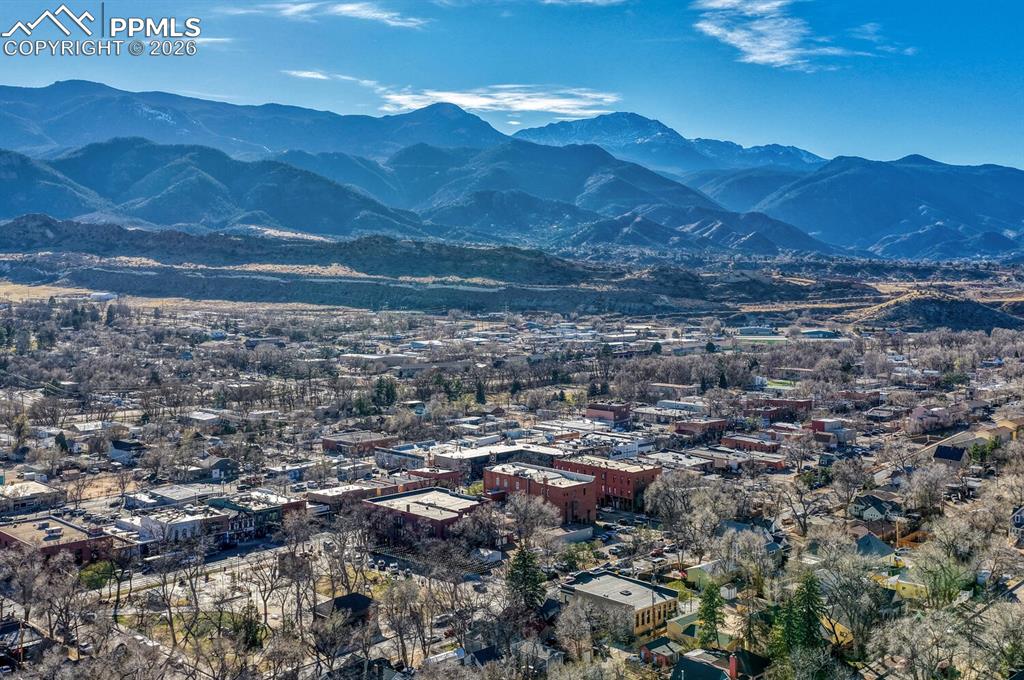 Mere blocks to shopping and restaurants in Old Colorado City!
