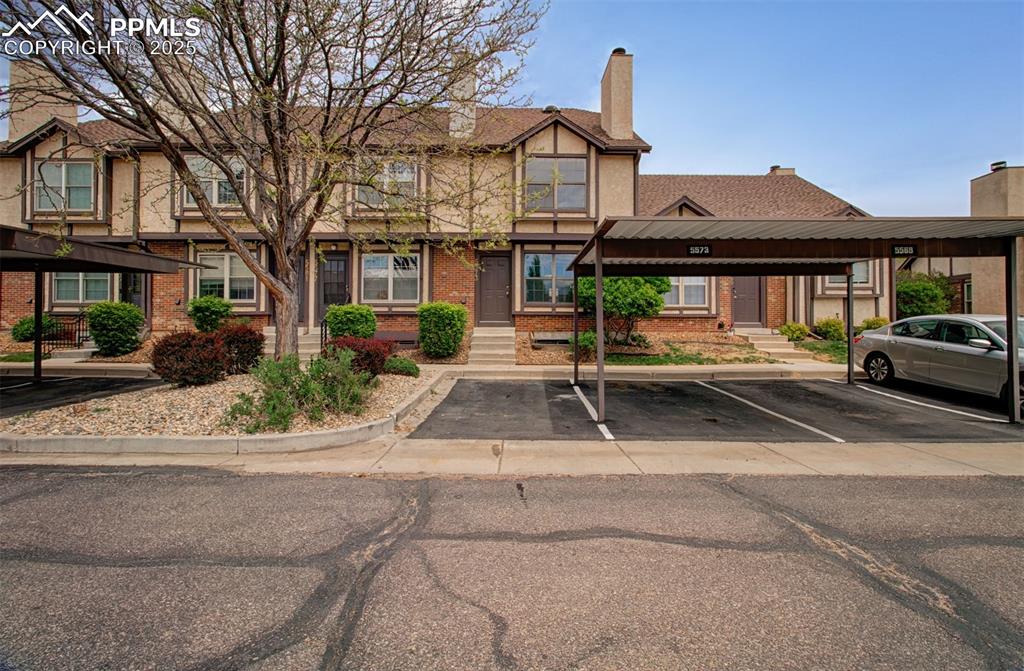 5573 Tamworth Drive photo 2