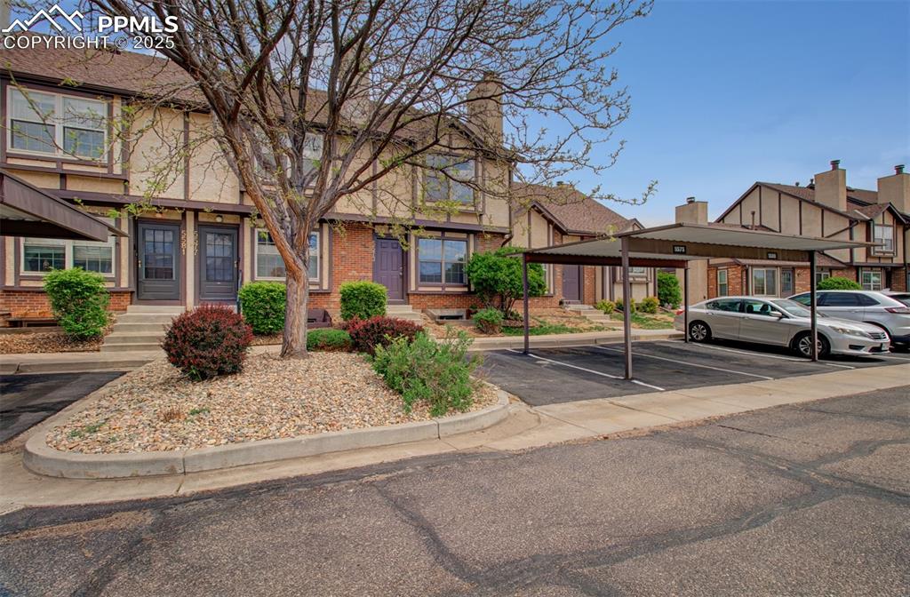 5573 Tamworth Drive photo 3