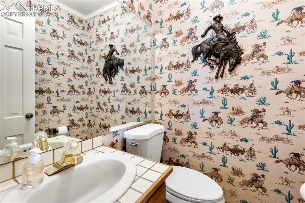 1/2 bath off of living room and kitchen