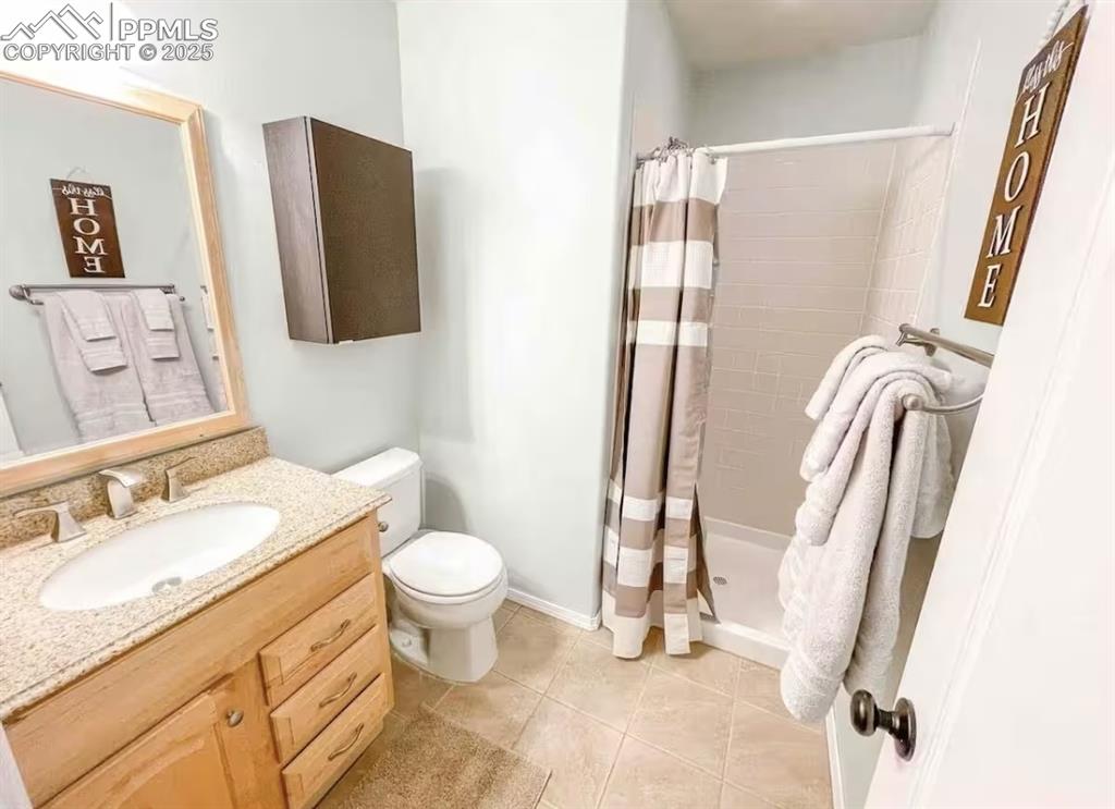 Main Level Primary en suite 3/4 Bath