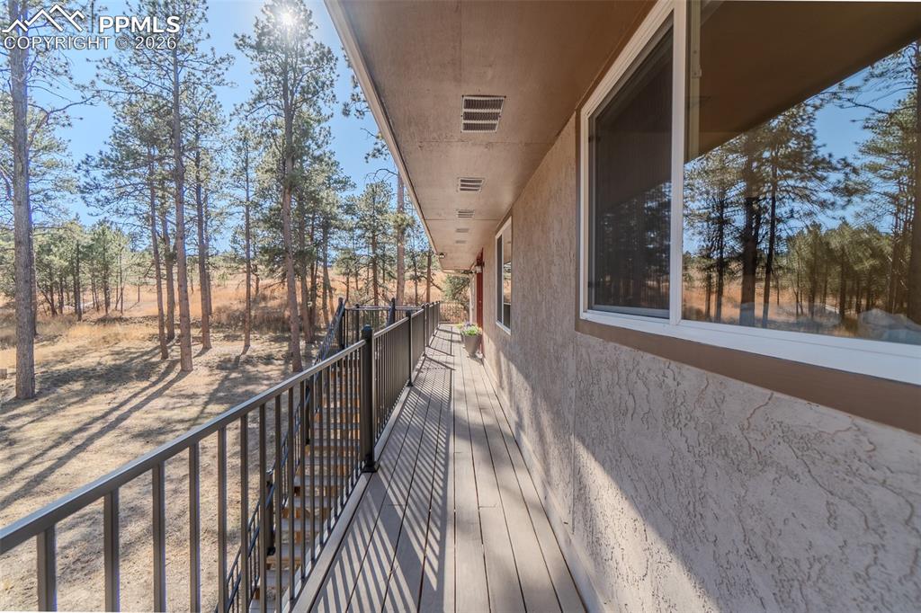 Covered walkway to front door 