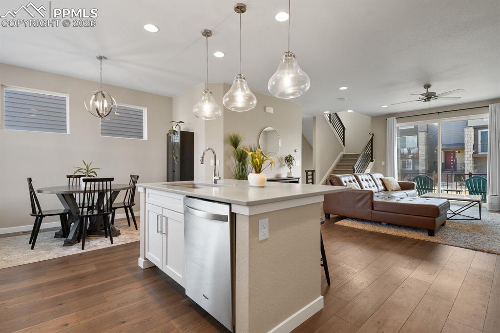 Open Kitchen, Dining & Great Room