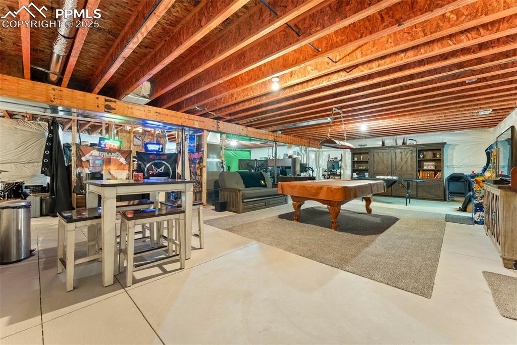 Full, unfinished basement! Full of possibilities - 1960 extra square feet!