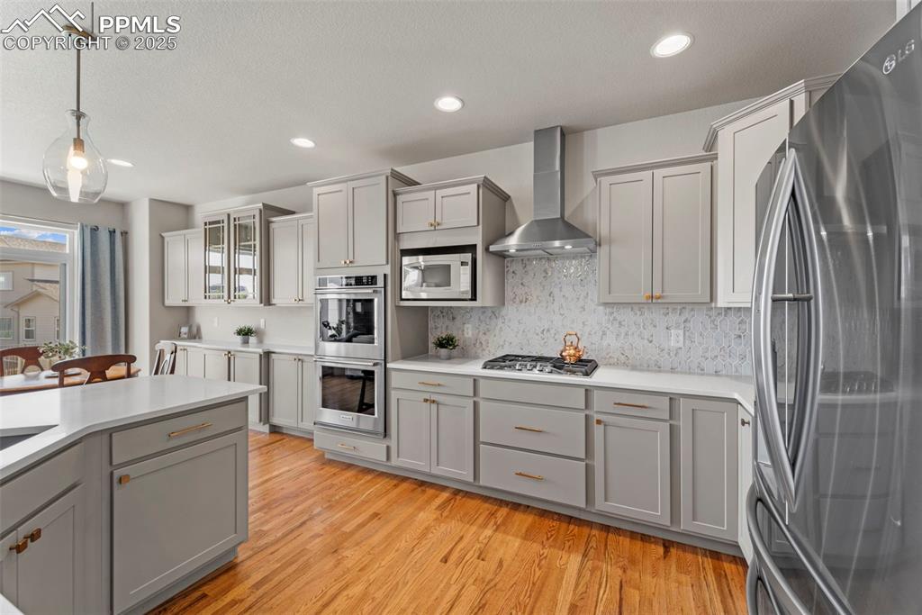 This kitchen’s not just upgraded, it’s chef’s kiss certified.