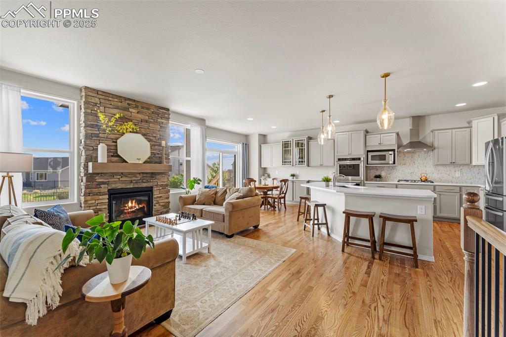 So much natural light, your plants will thrive—and so will your selfies.