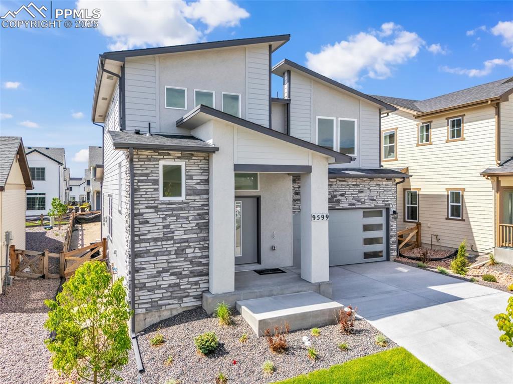 9599 Feathergrass Drive photo 2