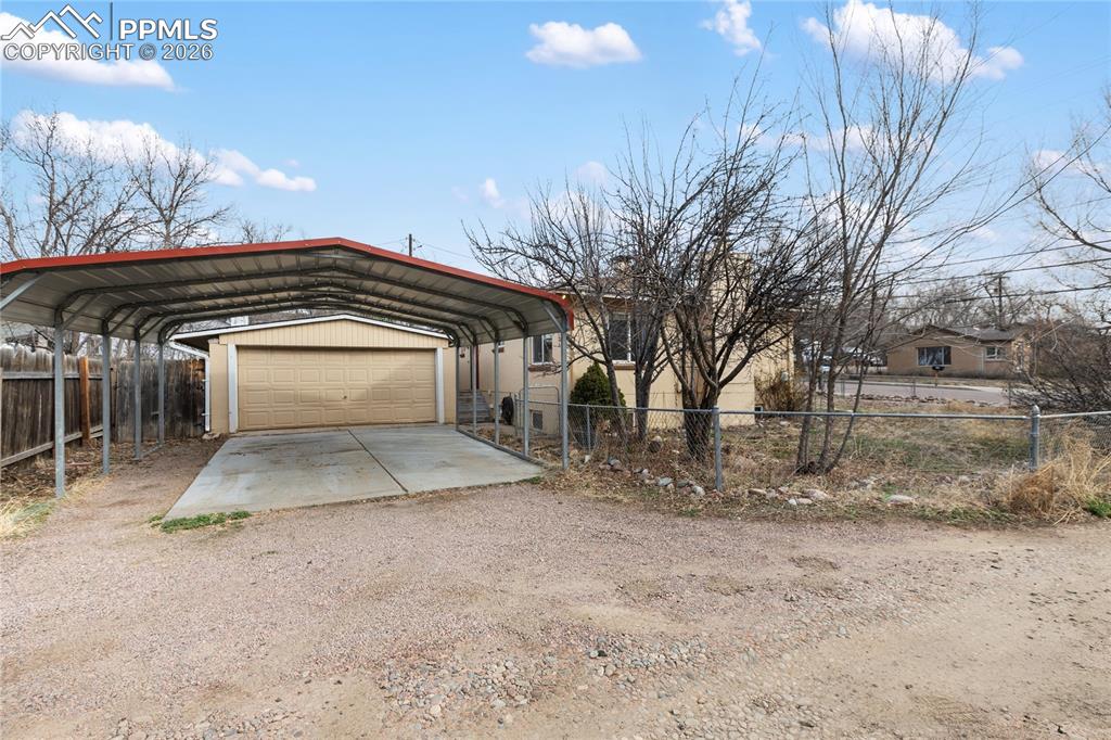 908 1/2 Bennett Avenue photo 3